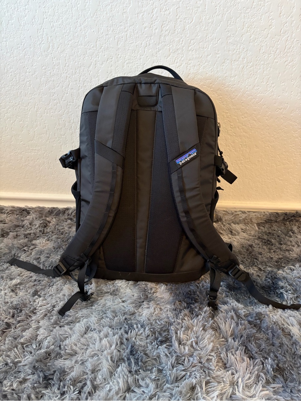 Patagonia Refugio Daypack 26L Black Backpack 2024 Laptop Bag Hiking STY47913 - Picture 3 of 11